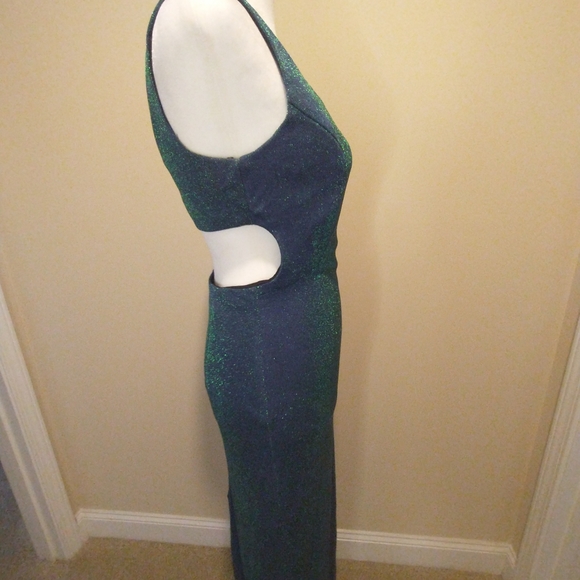 Vintage Nadine Iridescent Green Sleeveless Evening Dress With Cut-Out Back - Picture 5 of 10